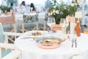 Restaurant - HOTEL LE CHATEAU ROSE (Grimaud)