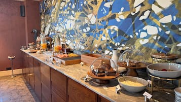 Petit déjeuner buffet (25 EUR par personne)