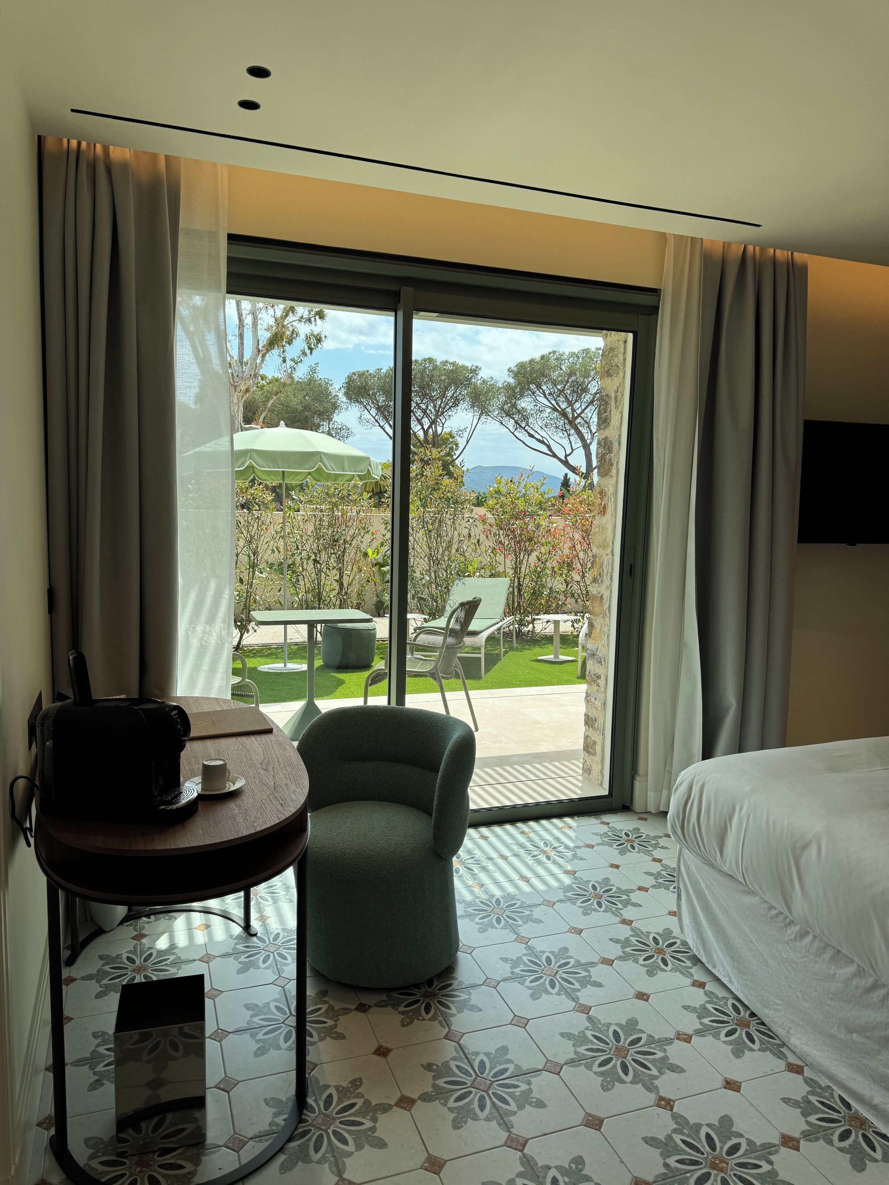 Chambre Double Supérieure, vue jardin | Literie de qualité supérieure, couette en duvet d'oie, minibar