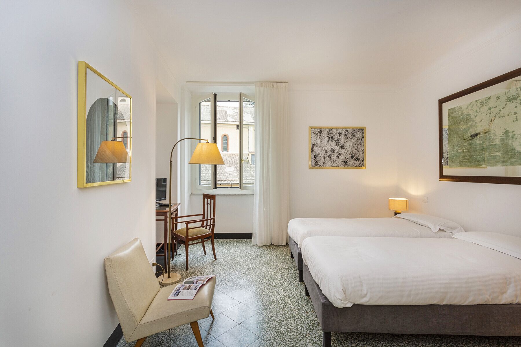 Iron/ironing board, free WiFi, bed sheets