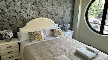2 slaapkamers, een strijkplank/strijkijzer, reisbedje, gratis wifi