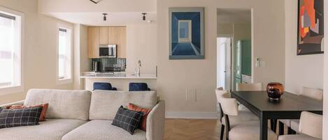 Televisión, estéreo y oficina