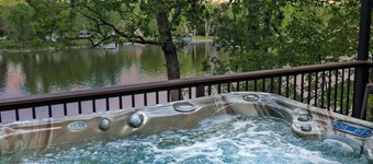 Waterfront - Hot Tub - Sauna - Game Room - Pets