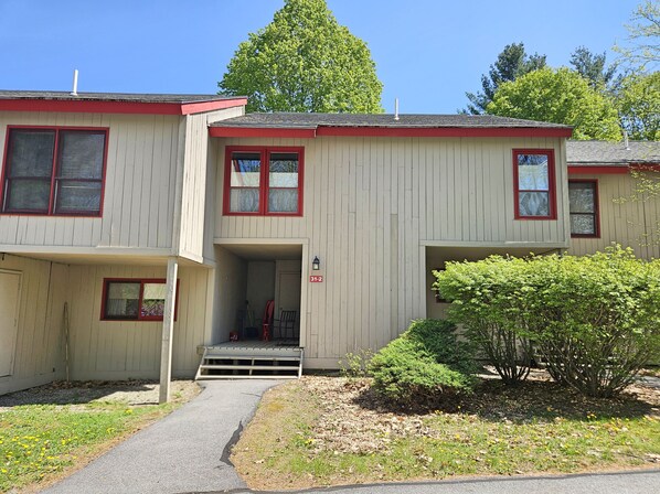 A two-story building with a front porch, a small staircase leading to the entrance, and a mailbox marked "31-2". - Ski shuttle, pool  & hot tub access, fireplace. L3102 by LRS (Lincoln)