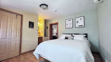 2 bedrooms, travel crib, WiFi