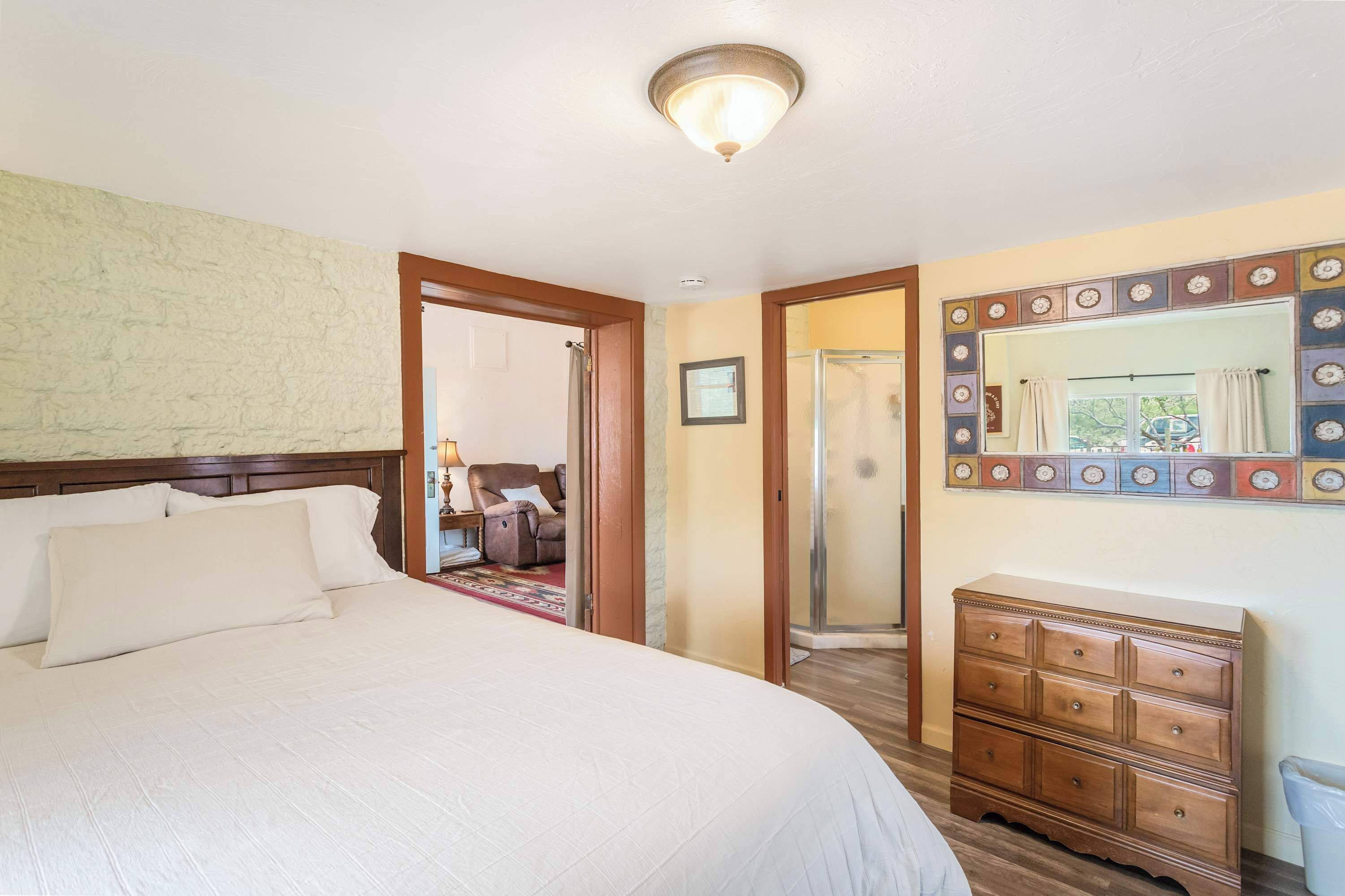 2 bedrooms, travel crib, WiFi