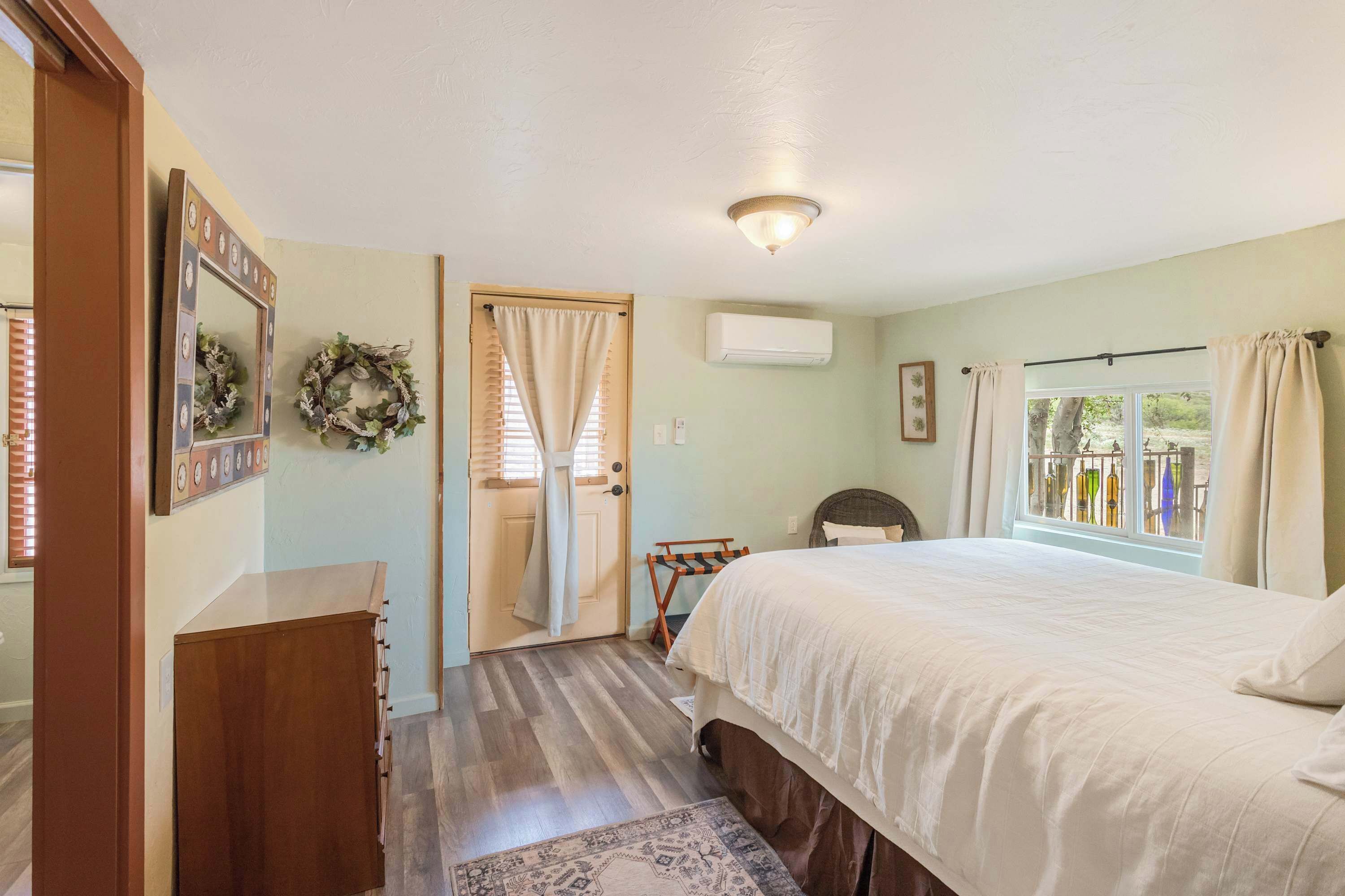 2 bedrooms, travel cot, WiFi