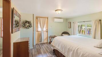 2 bedrooms, travel cot, WiFi