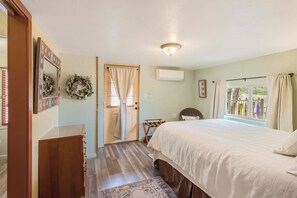 2 bedrooms, travel cot, WiFi