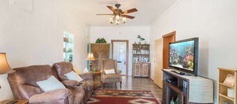 The Pioneer House | Willcox Wine Country Cottage