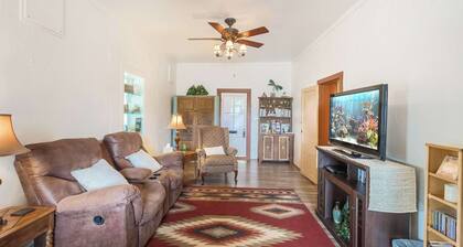 The Pioneer House | Willcox Wine Country Cottage