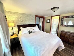 2 bedrooms, travel cot, WiFi - Historic Adobe Pioneer House (Willcox)