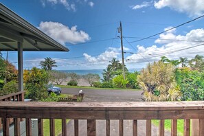 Property grounds - LOOK!  Kai Cottage coastal getaway in Pauka'a! (Hilo)