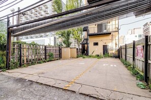 Property grounds - Beautiful Unit CHI in Prime River North - top floor (Chicago)