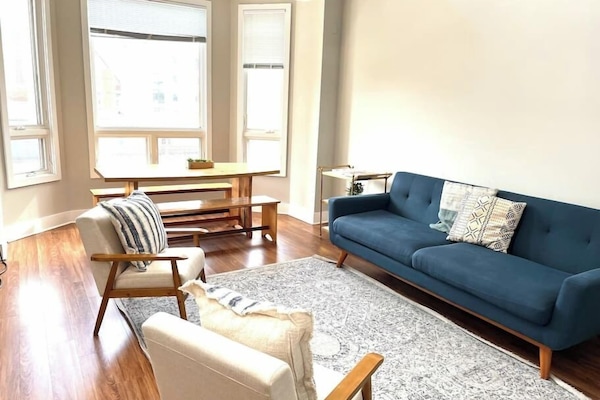 Living Room / Dining Room with Fully stocked kitchen
