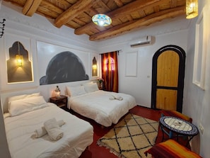 Comfort Quadruple Room, Balcony, Garden View | Down duvets, Select Comfort beds, free WiFi, bed sheets - Hotel Atlas Gorge Dades (Ait Sedrate Jbel El Soufla)