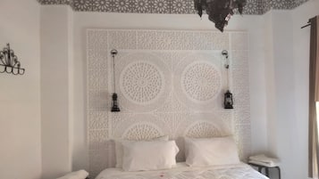 Chambre Double Classique, balcon, vue jardin | Lits pliants/supplémentaires gratuits, Wi-Fi gratuit, draps fournis