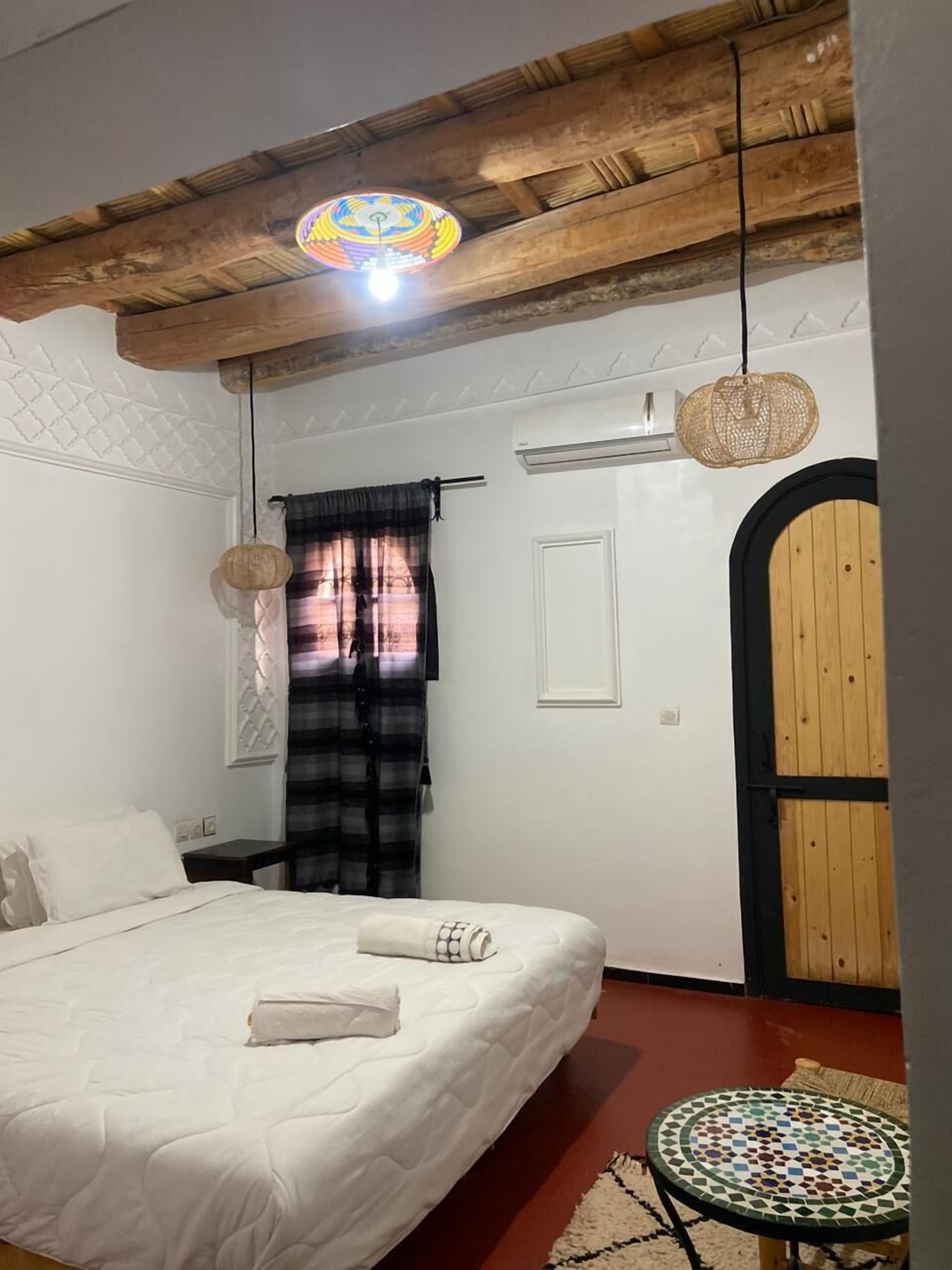 Cubrecamas, colchones Select Comfort, wifi gratis y ropa de cama 