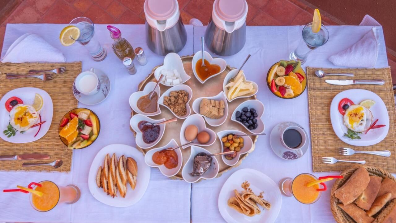 Petit déjeuner composé de spécialités régionales compris tous les jours