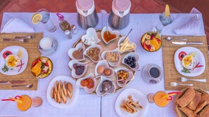 Desayuno de cocina local incluido todos los días
