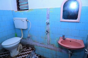 Regadera, regadera tipo lluvia, toallas 