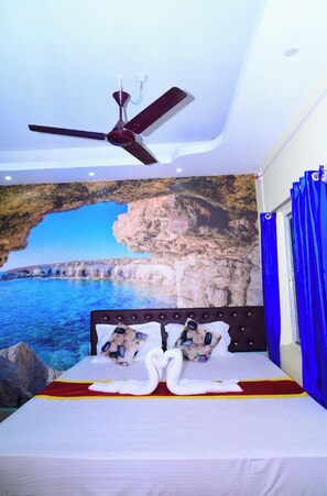 Escritorio, wifi gratis y ropa de cama 