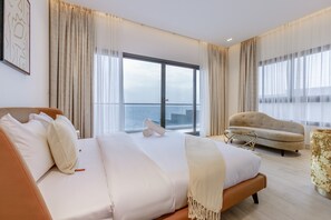 5 bedrooms, in-room safe, iron/ironing board, free WiFi