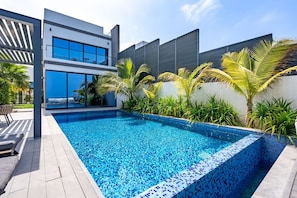 Pool - Exclusive 4BR Villa, Lush Garden & Private Pool Facing Panoramic Sea Views (Fujairah)
