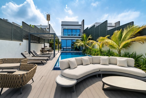 Pool - Exclusive 4BR Villa, Lush Garden & Private Pool Facing Panoramic Sea Views (Fujairah)
