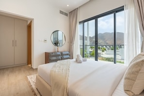 5 bedrooms, in-room safe, iron/ironing board, WiFi (free)