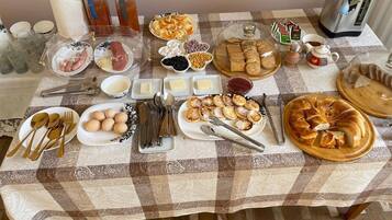 Free daily continental breakfast