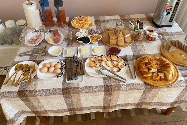 Free daily continental breakfast