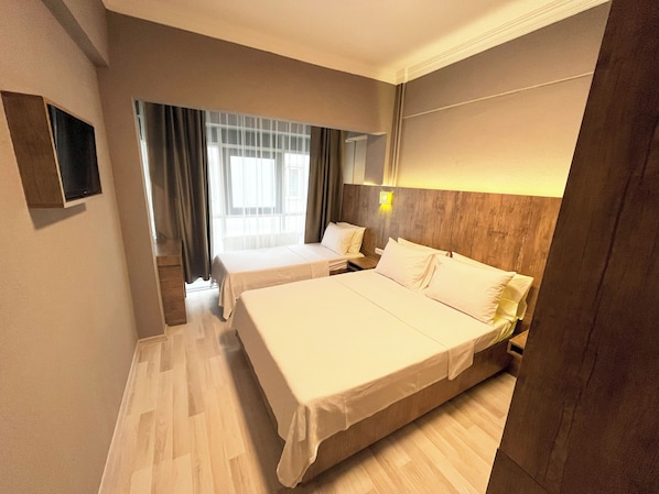 Tweepersoonskamer | Een bureau, gratis wifi, beddengoed