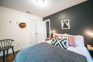 3 chambres, fer et planche à repasser, Wi-Fi, draps fournis