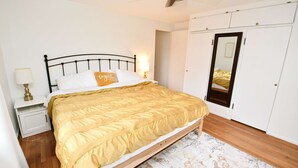A bedroom with a bed, a nightstand, a bedside lamp, a ceiling fan, and a wardrobe. - 3 Bedroom 2 Bath Home Close to ND w Fire pit 1155 (South Bend)