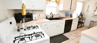 3 Bedroom 2 Bath Home Close to ND w Fire pit 1155