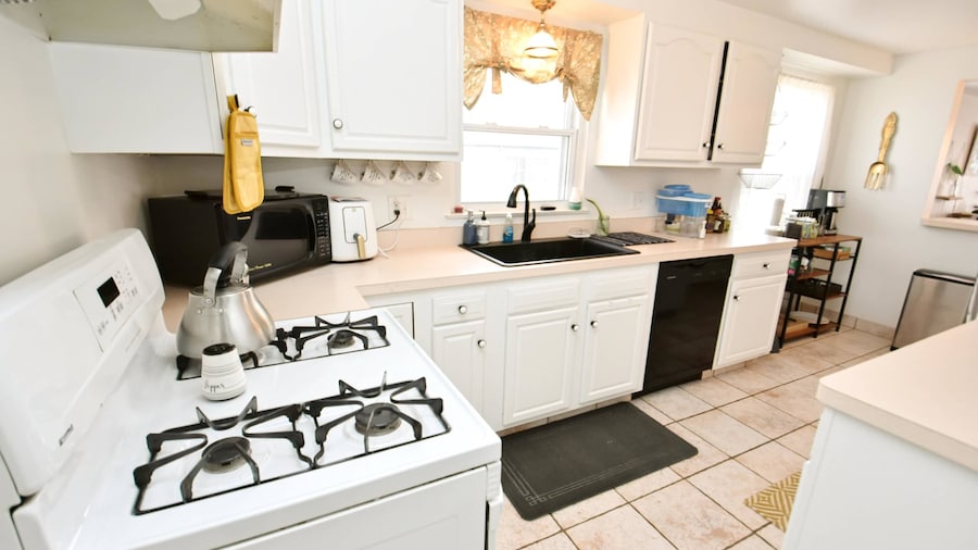 3 Bedroom 2 Bath Home Close to ND w Fire pit 1155