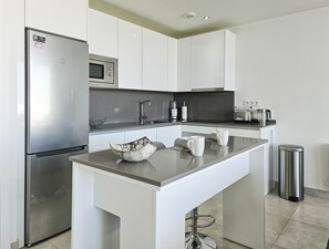 Kühlschrank, Mikrowelle, Ofen, Geschirrspüler