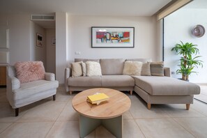 TV - Two bedroom pool front apartment (La Cala de Mijas)