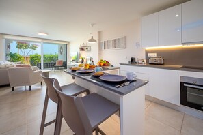 Réfrigérateur, micro-ondes, four, lave-vaisselle