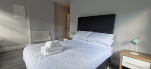 2 bedrooms, iron/ironing board, WiFi, bed sheets - New, Updated 2BD in Prime Central Spot @ Docklands (Dublin)