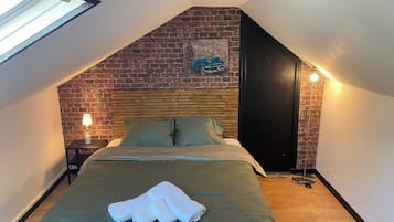 2 chambres, fer et planche à repasser, Wi-Fi, draps fournis