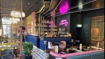 Bar (in der Unterkunft)
