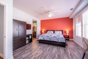 4 bedrooms, iron/ironing board, free WiFi, bed sheets - Sit back and relax at Soul Retreat! PKA Absolute Paradise (Virginia Beach)