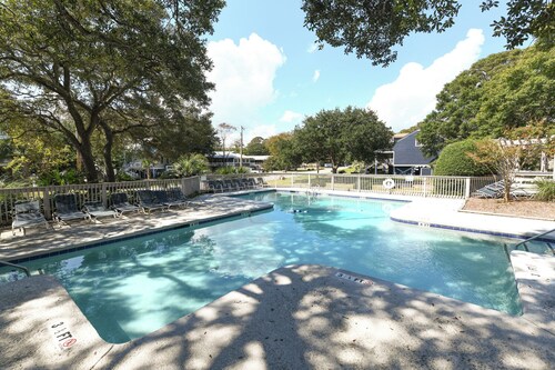 2 BR Condo with Shared Pool! Sea Grove 202