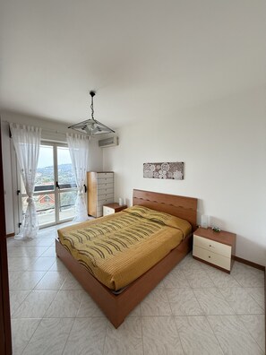 1 Schlafzimmer, Bügeleisen/Bügelbrett, Bettwäsche