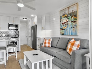 Smart TV - 1 BR Top Floor Isle of Palms Oceanfront Sea Cabin (Isle of Palms)