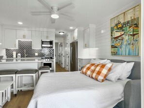 1 bedroom, iron/ironing board, free WiFi, bed sheets - 1 BR Top Floor Isle of Palms Oceanfront Sea Cabin (Isle of Palms)