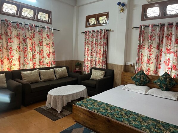 Appartement Deluxe | Aire de séjour | Téléviseur à écran plat