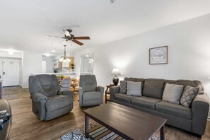 TV, offices - Above Par – Stay for 6! (Branson)